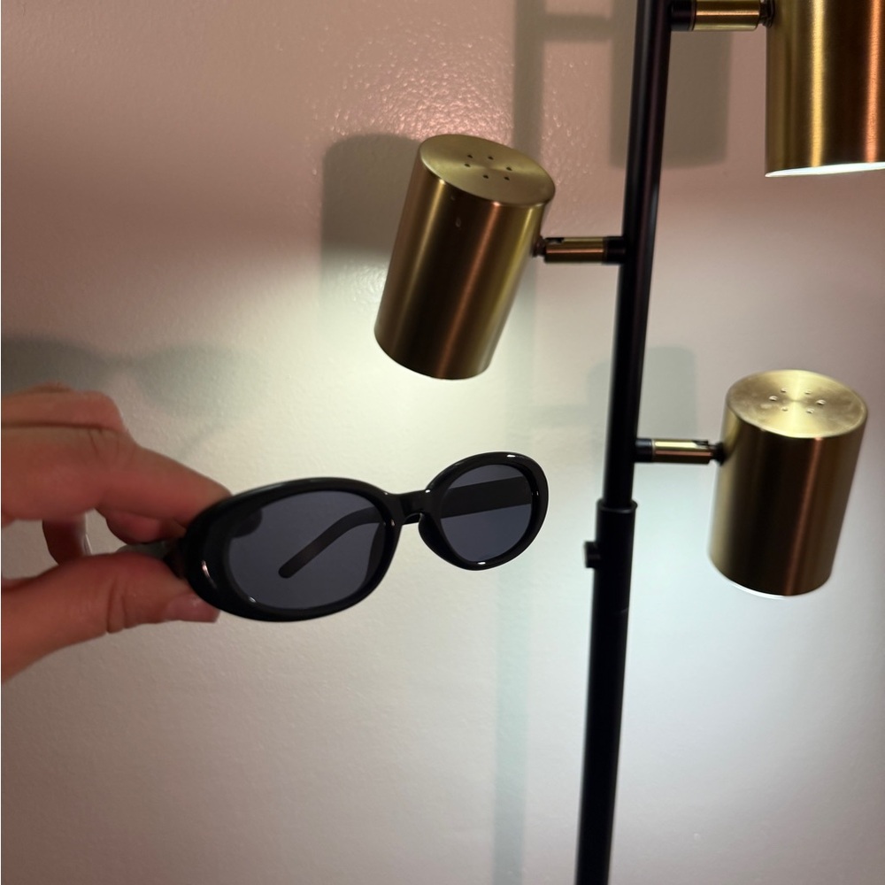 Classic‎ Black Sunglasses - Picture 2 of 8